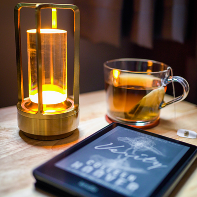 CrystalGlow Bordlampe – Prisvindende Design med Trådløs LED Teknologi Bonusvis