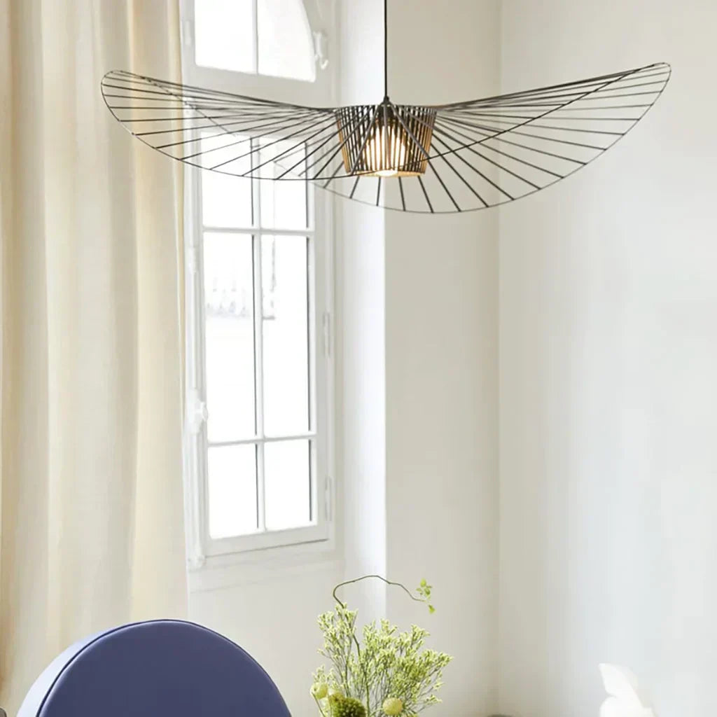 Rosland Vertigo Pendellampe – Elegant Chapeau de Paille Design i Metal og Glas Bonusvis