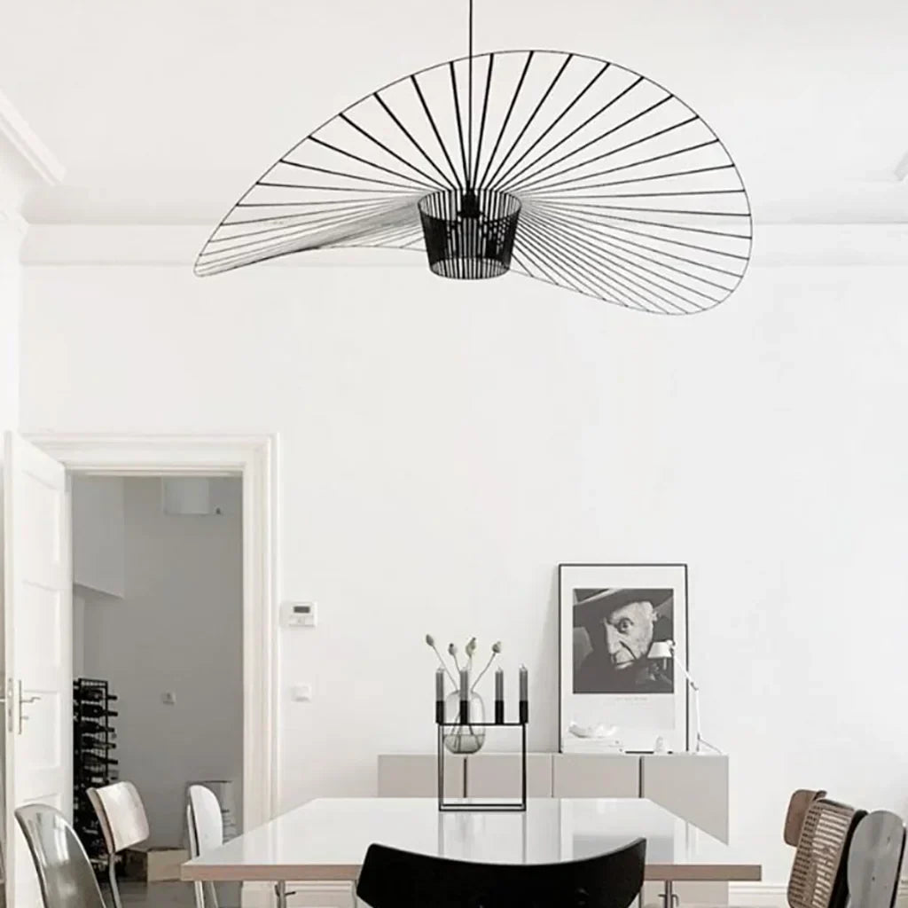 Rosland Vertigo Pendellampe – Elegant Chapeau de Paille Design i Metal og Glas Bonusvis