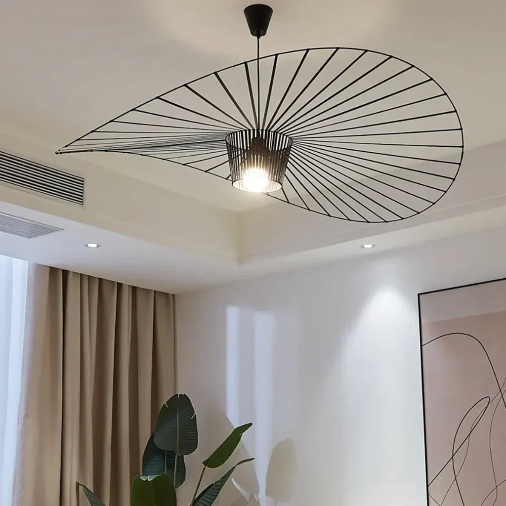 Rosland Vertigo Pendellampe – Elegant Chapeau de Paille Design i Metal og Glas Bonusvis