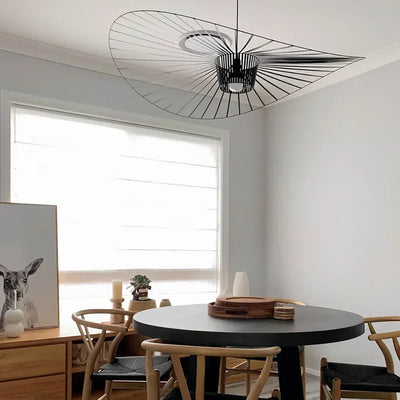 Rosland Vertigo Pendellampe – Elegant Chapeau de Paille Design i Metal og Glas Bonusvis