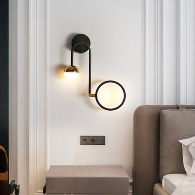 Lysandra LED Væglampe – Moderne Design i Guld og Sort med Inkluderet LED-pære Bonusvis