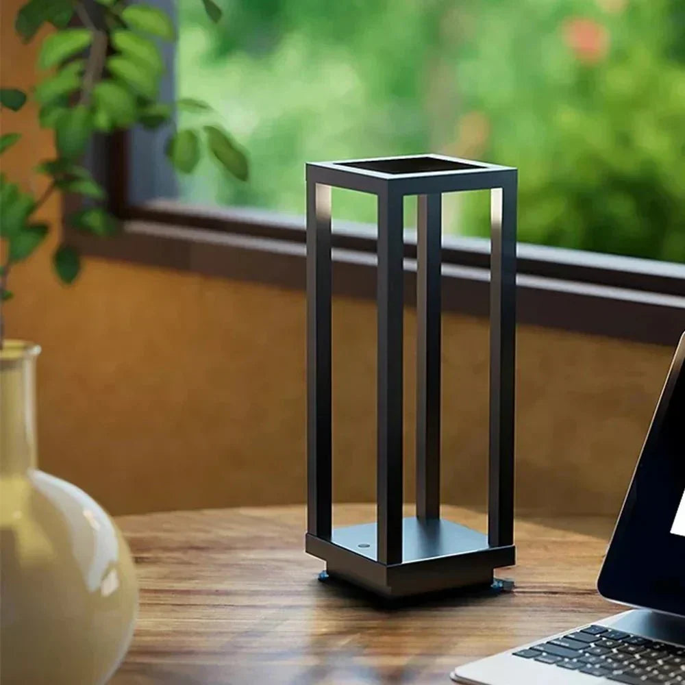 Lumora Trådløs Bordlampe – Moderne Design, Genopladelig og Vandafvisende Bonusvis