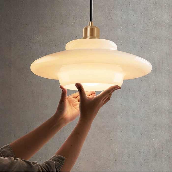 Pendellampe i Mid-Century Stil – Elegant Hvid Glas for Raffineret Belysning Bonusvis