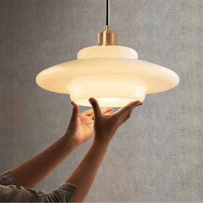 Pendellampe i Mid-Century Stil – Elegant Hvid Glas for Raffineret Belysning Bonusvis