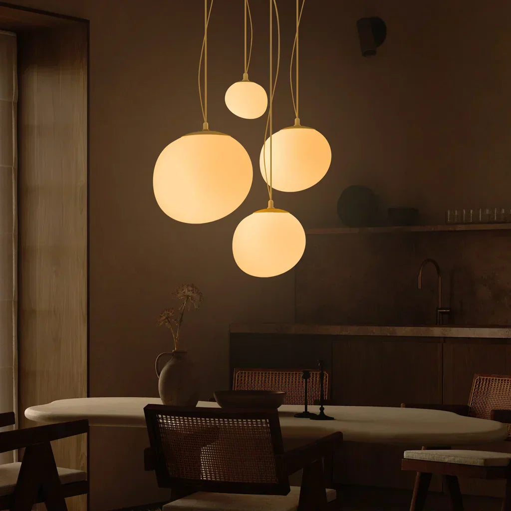 Arlen Pendellampe – Moderne Galet Design i Hvidt Glas for Elegance og Komfort
