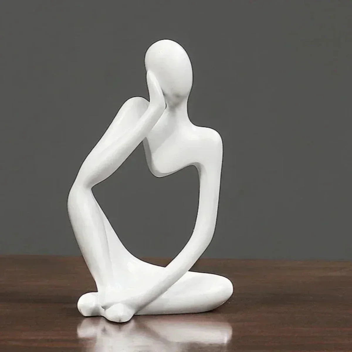 Elegance og Ro Statue – Dekorativ Resin Kunst til Dit Moderne Hjem Hvid A Bonusvis