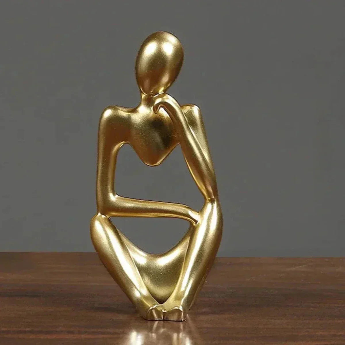 Elegance og Ro Statue – Dekorativ Resin Kunst til Dit Moderne Hjem Guld B Bonusvis