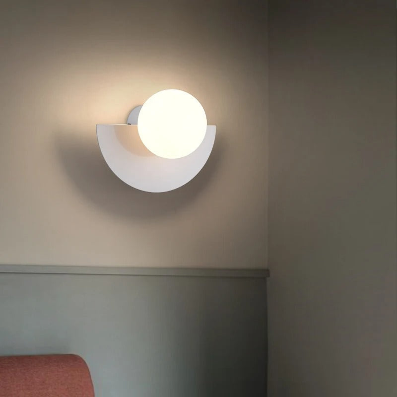 Summit Nordisk Væglampe – Elegant Halvcirkel Design til Dit Hjem Bonusvis