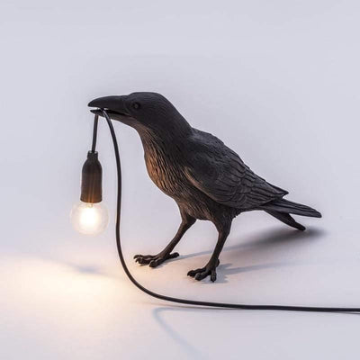 RavenGlow Lampe – Mystisk og Elegante Indretningsbelysning med Krage Design Sort Stående Bonusvis