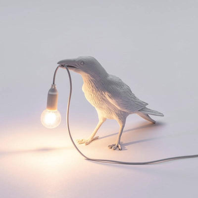 RavenGlow Lampe – Mystisk og Elegante Indretningsbelysning med Krage Design Hvid Stående Bonusvis