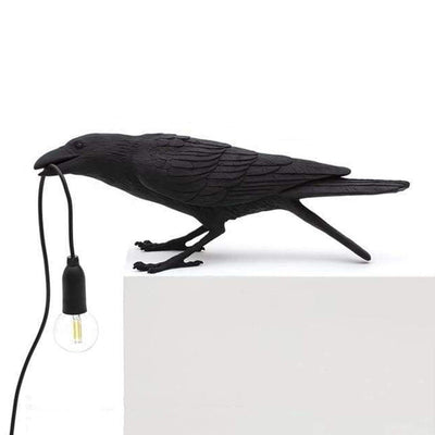 RavenGlow Lampe – Mystisk og Elegante Indretningsbelysning med Krage Design Sort Sidende Bonusvis