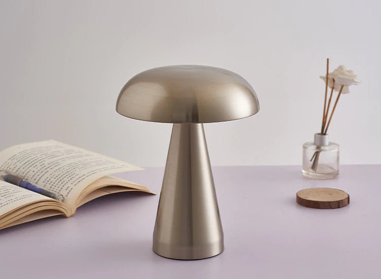 LumiTouch – Elegant Dæmpbar Bordlampe Sølv 3.7" x 9.1" 9.5cm x 23cm Bonusvis