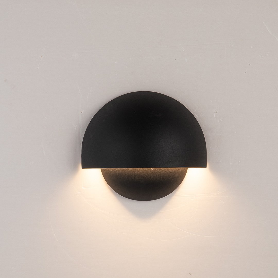 LuminaWall LED Udendørs Væglampe – Moderne Design med IP65 Beskyttelse Sort Bonusvis