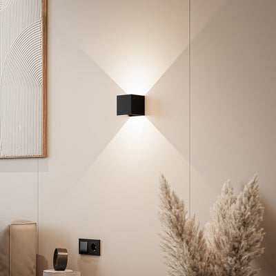 LumiGuard LED Væglampe – Varm Hvid Belysning til Udendørsbrug med IP54 Beskyttelse Bonusvis