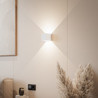 LumiGuard LED Væglampe – Varm Hvid Belysning til Udendørsbrug med IP54 Beskyttelse Hvid Bonusvis